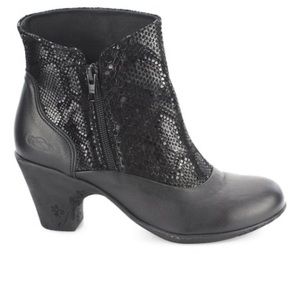 Black Janice black leather ankle boot